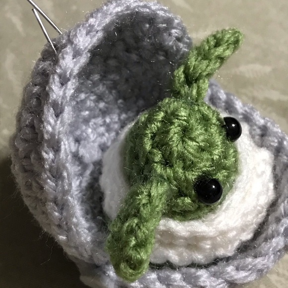 The Mandalorian Baby Yoda Crochet Figure - Picture 5 of 8